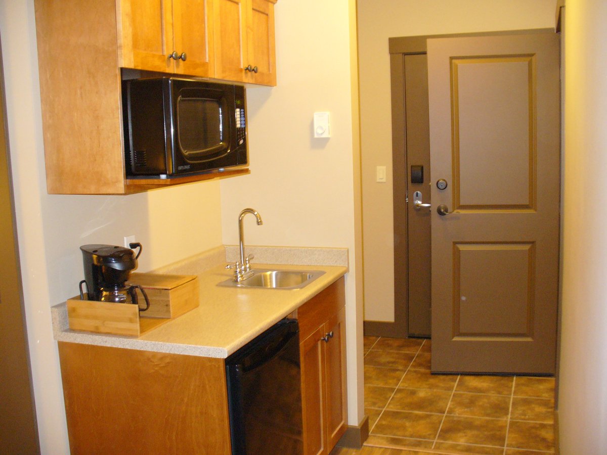 palliser102's tweet photo. 1 Room condo available for the Candian ski season at Kicking Horse Resort.Avail FEB 1st. $1200 per month including all utilities,WiFI,Satellite TV &amp; cleaning once per week.#KHMR #PalliserLodge #Giddyup https://t.co/iDeykknLDB