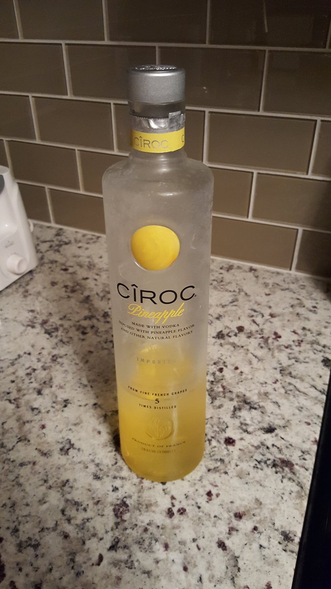 LegalSojourner's tweet photo. I saw @DrSSWhitmore had my favorite out, @Ciroc Pineapple, with Miss @AbsolutelyQuad, so I had to get mine out and make a drink! #Married2Med #CirocPineapple #MissQuad #DrSimone https://t.co/KAFE4cxLSA