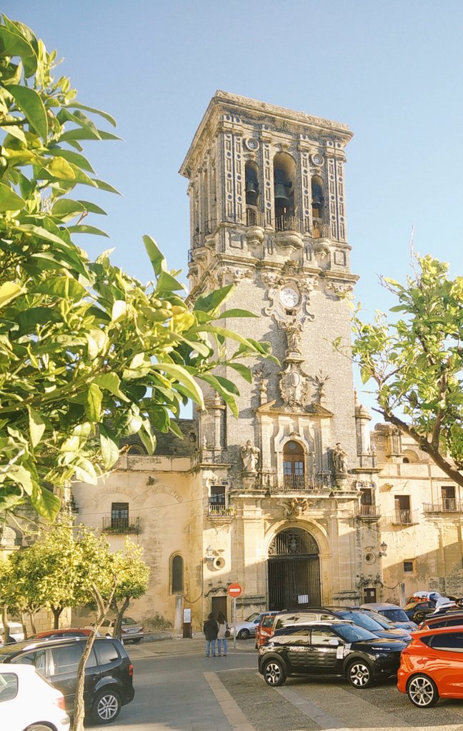 Primera parada: #ArcosDeLaFrontera - Iglesia de Santa María, ¿sabías que el proyecto original tenía una torre de una altura similar a la Giralda de Sevilla? #AunaHoraCádiz <a href="/aunahorade/">aunahorade</a> <a href="/TurismodeArcos/">Turismo de Arcos de la Frontera</a> <a href="/InautoCitroenDs/">Inauto_CitroenDS</a> <a href="/Cruzcampo/">Cruzcampo #ConMuchoAcento</a> <a href="/bookingcom/">Booking.com</a>