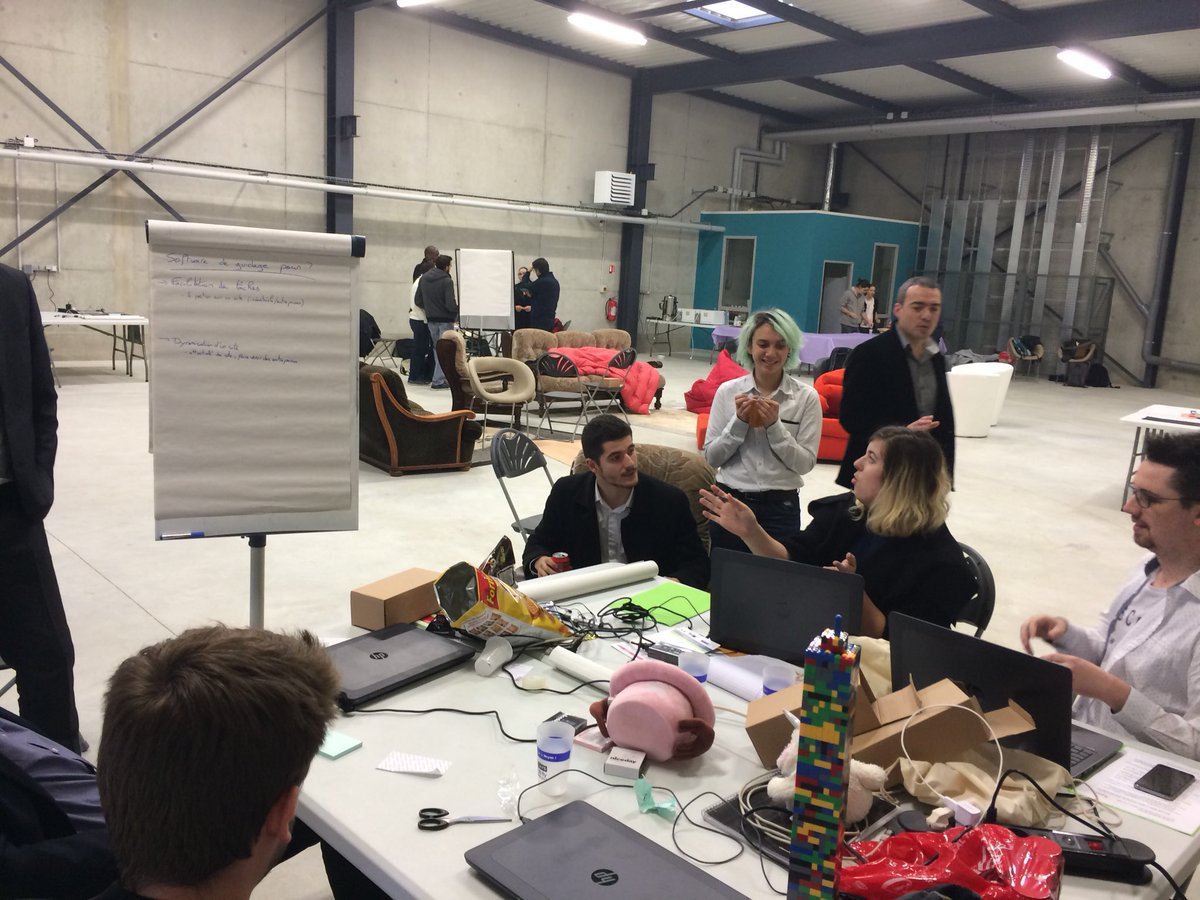 #creathondrones 10h40 et ça avance sur le Social Business Model !