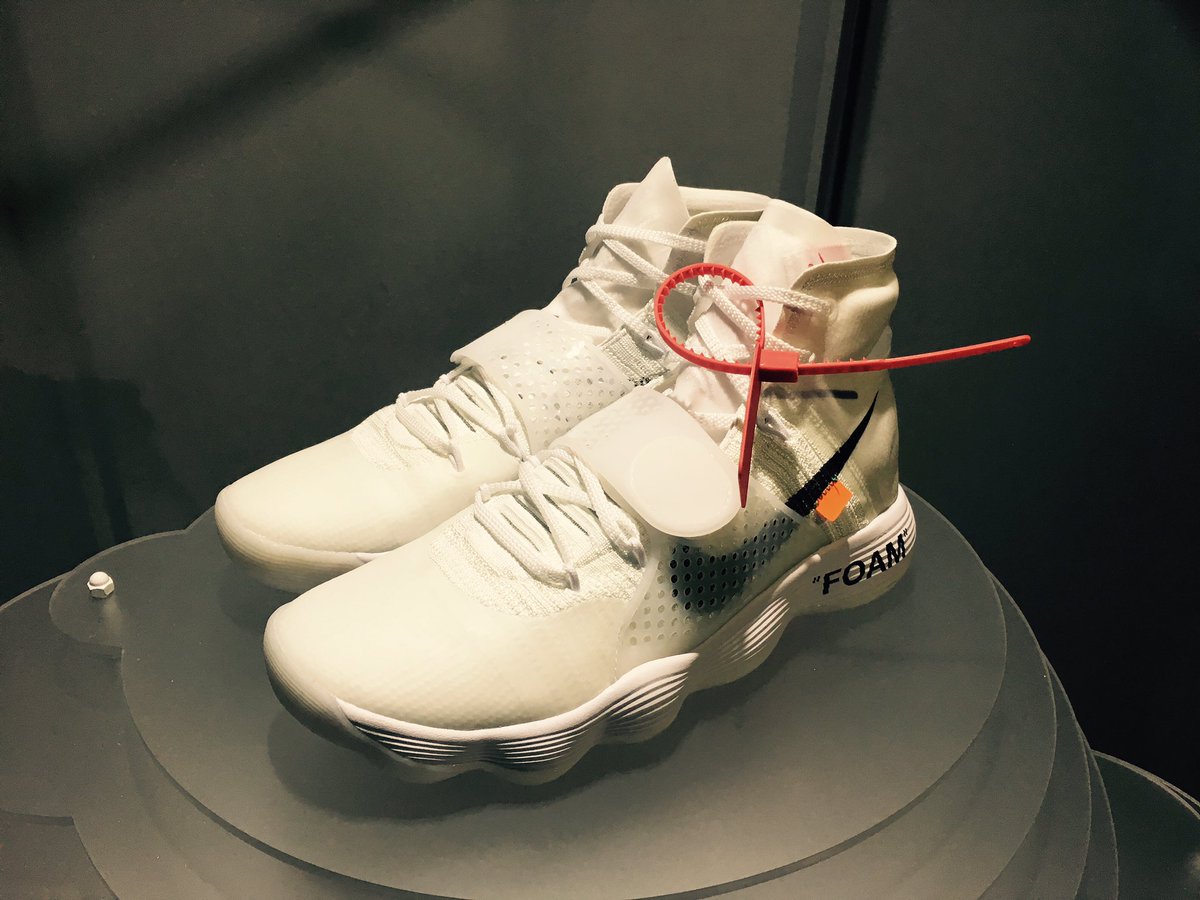 pandakeiko's tweet photo. THE TEN CELEBLATION
白いの好きー👟

#ナイキ
#nike 
#niketheten 
#offwhite 
#offwhitenike

https://t.co/f5bNKq9GuU https://t.co/wf7LLDrxIt