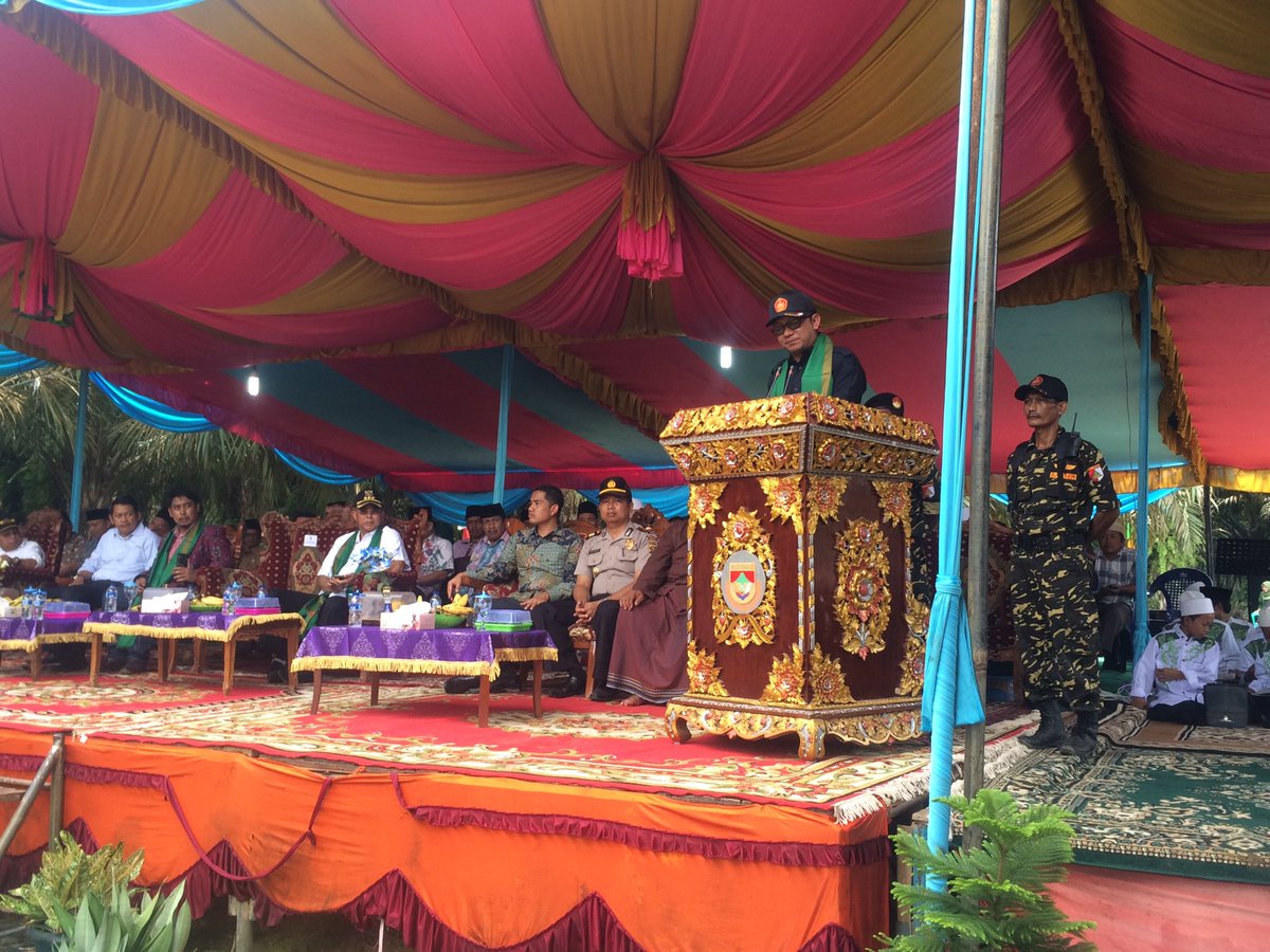 tppindonesia's tweet photo. Pletakan Batu prtama embung Ds Margabaru olh Dirjen PMD @taufikmadjid71 &amp; Dir PPMD @fachrilabalado #ManfaatDanaDesa https://t.co/s0C6N9c3df