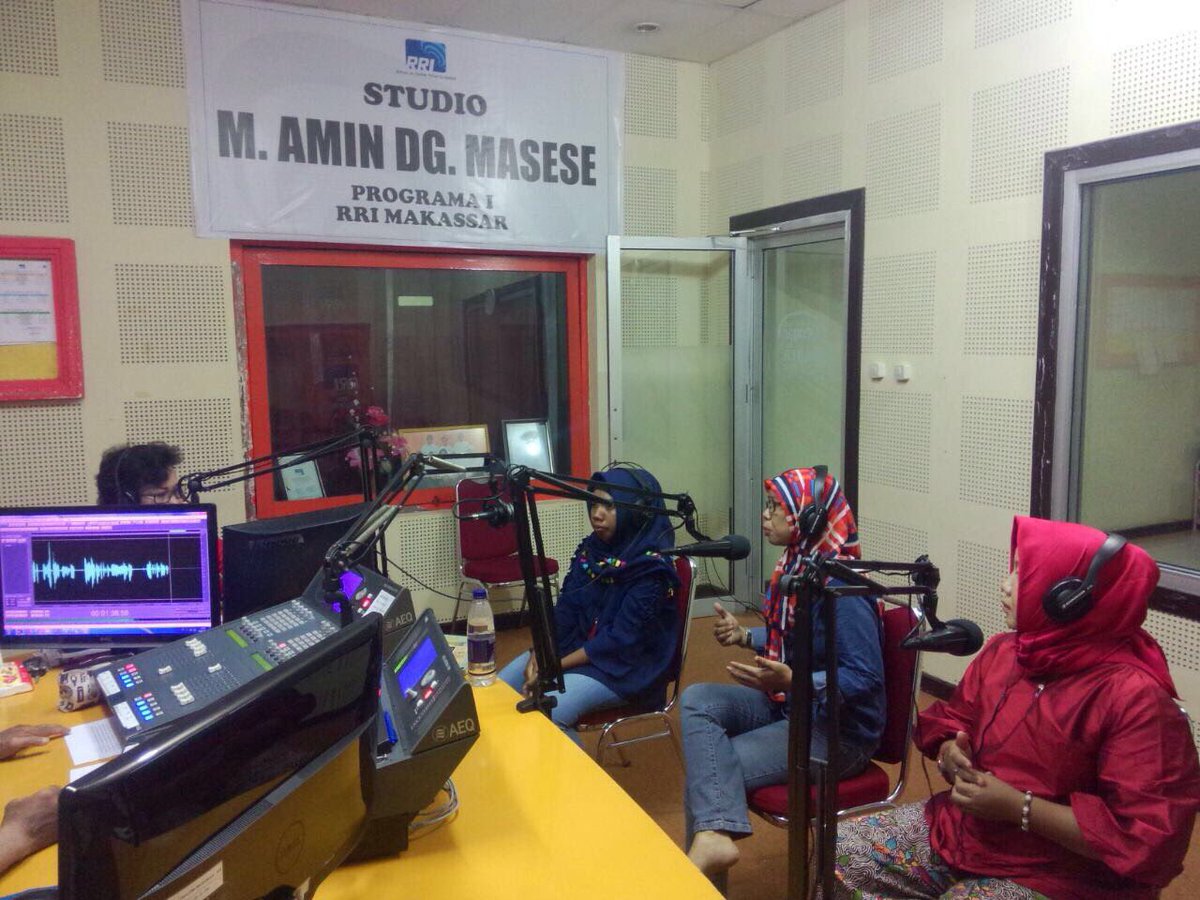 Stop Perkawinan Anak: talkshow RRI Makassar <a href="/kpp_pa/">Perempuan dan Anak</a> <a href="/ProgramMAMPU/">Program MAMPU</a> <a href="/KAPAL_Perempuan/">KAPAL Perempuan</a> <a href="/MulyadiPrayitno/">Mulyadi Prayitno</a> <a href="/RirinHarjoko/">Ririn hayudiani</a>