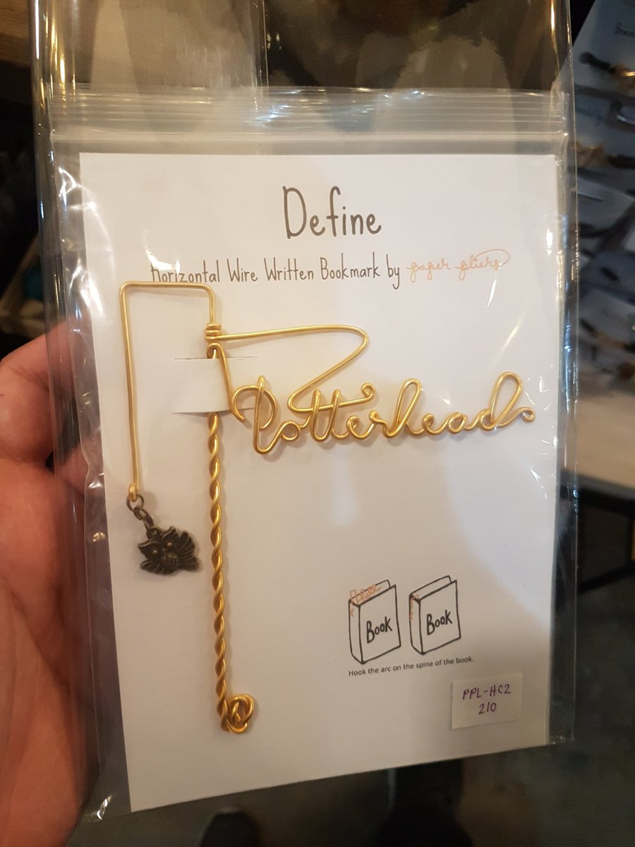 gmelford's tweet image. I want this for Xmas even tho I don&apos;t read books that much anymore. #commonRoomPH