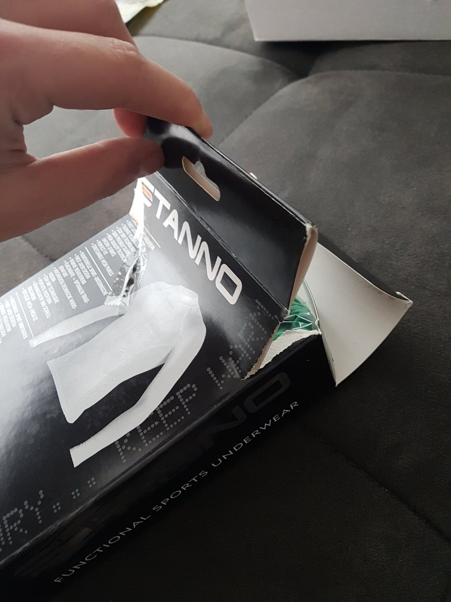 hen3nagel's tweet photo. @sportdirect zo verstuur je toch geen producten? #retour https://t.co/3pYgOtZlFX