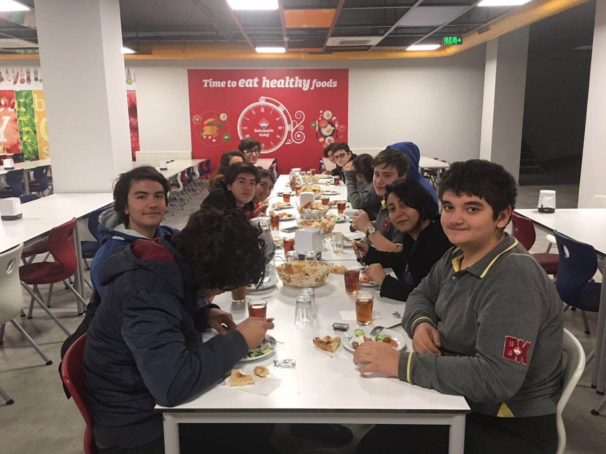 Sabaha kadar çalışmanın ardından kahvaltı. Şimdi enerjimizi topladık ve çalışmaya devam ediyoruz. 💪🏻 <a href="/EnverYucel/">EnverYucel</a> <a href="/esen_zeki/">Zeki Esen</a> <a href="/DbakirBsehir/">D.Bakır Fen-Tek</a> <a href="/BHevsel/">BK Diyarbakır Hevsel Kampüsü Lise</a> #frc #robotic #first #bkegitek