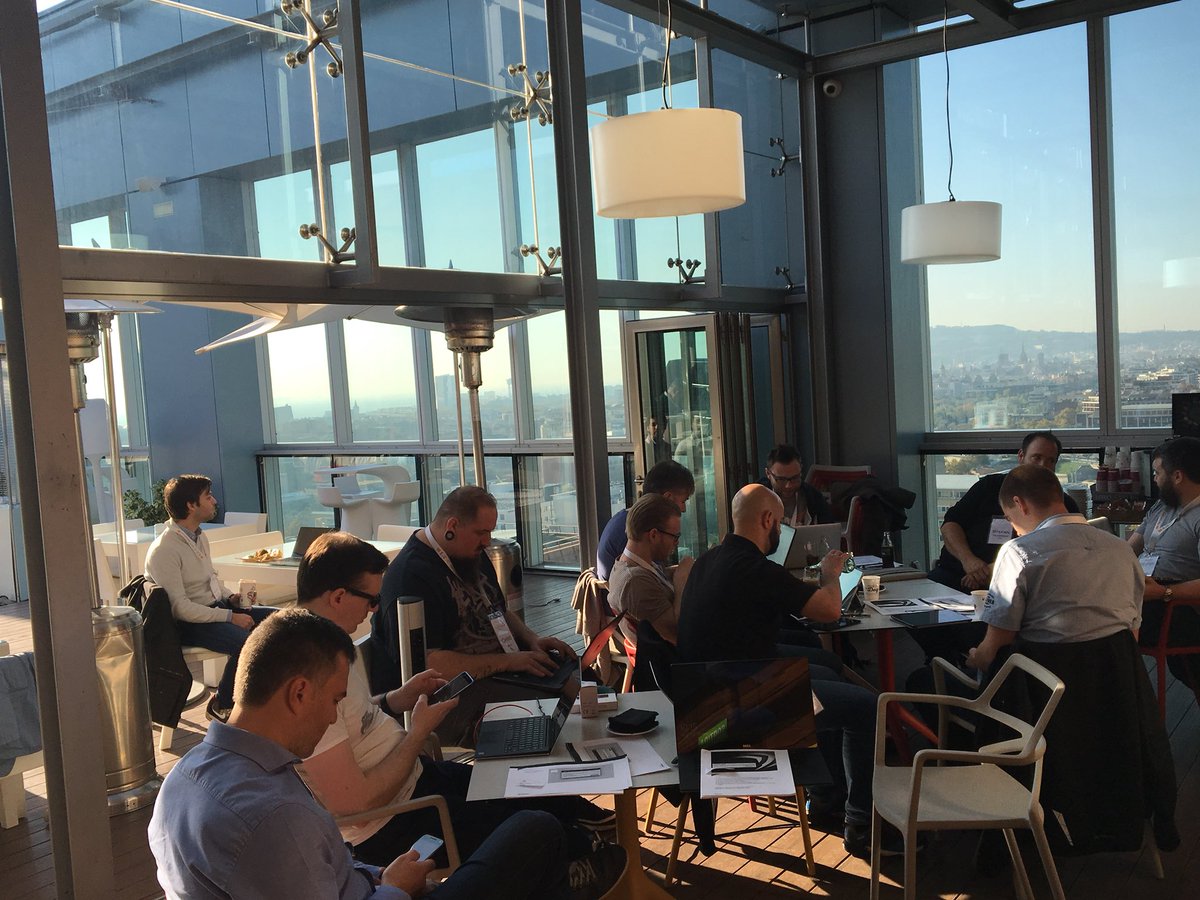 marcel_venema's tweet photo. Masterclass Nvidia #e2evc with a pool view https://t.co/5dIv0immQQ