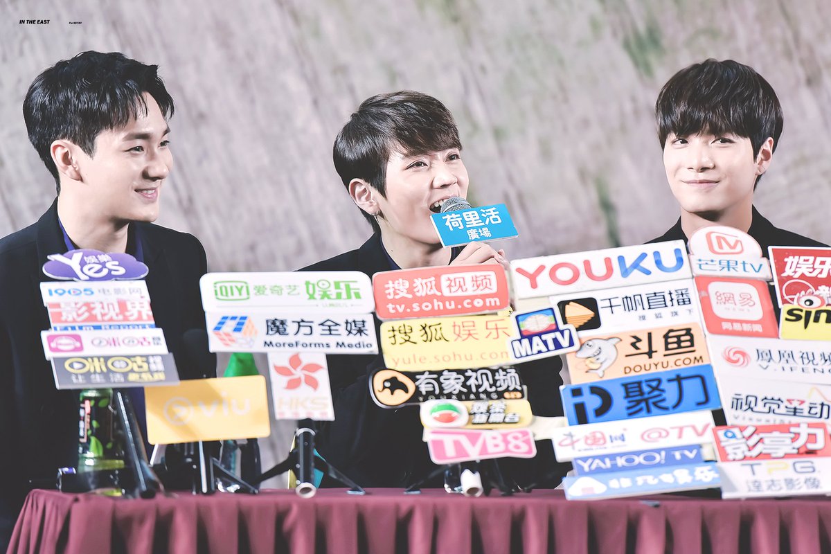 인터뷰하는 망고가 귀여운 형아와 칭구
#아론 #렌 #JR