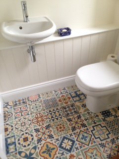 SalisburyTile's tweet image. Cheeky little toilet floor done with a Moorish Encaustic mix.. Nice splash of colour.. #Salisbury #Tiles #Wessex
