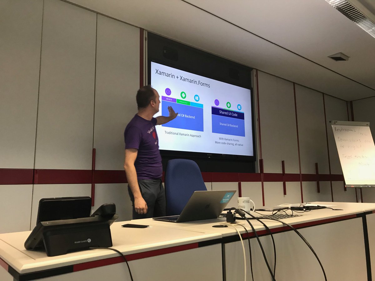 janvdp's tweet image. .@Depechie teaching the Xamarin.Forms ropes at #xamarindevdays Cologne
