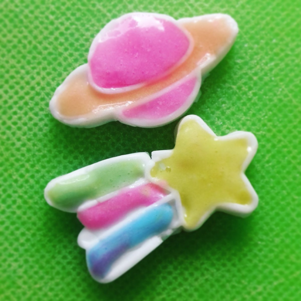 RoisinRainy's tweet photo. Check out my last tweet for a link to my Popin' Cookin' video! I made some super cute gummies 🐰🍓🐰
#popincookin #karcie #kawaii #kawaiifood #japanese #japanesefood #DIY #youtube #youtuber #candy https://t.co/2mnw4ZHpWk