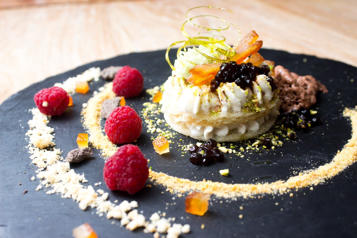 Surprise someone today. Book a table at Per Te for dinner and give someone the perfect #Saturday. 
عمل مفاجأة لشخص اليوم بحجز طاولة في مطعم بير تيه لتناول العشاء ليكون يوم سبت رائع.
perte.ae