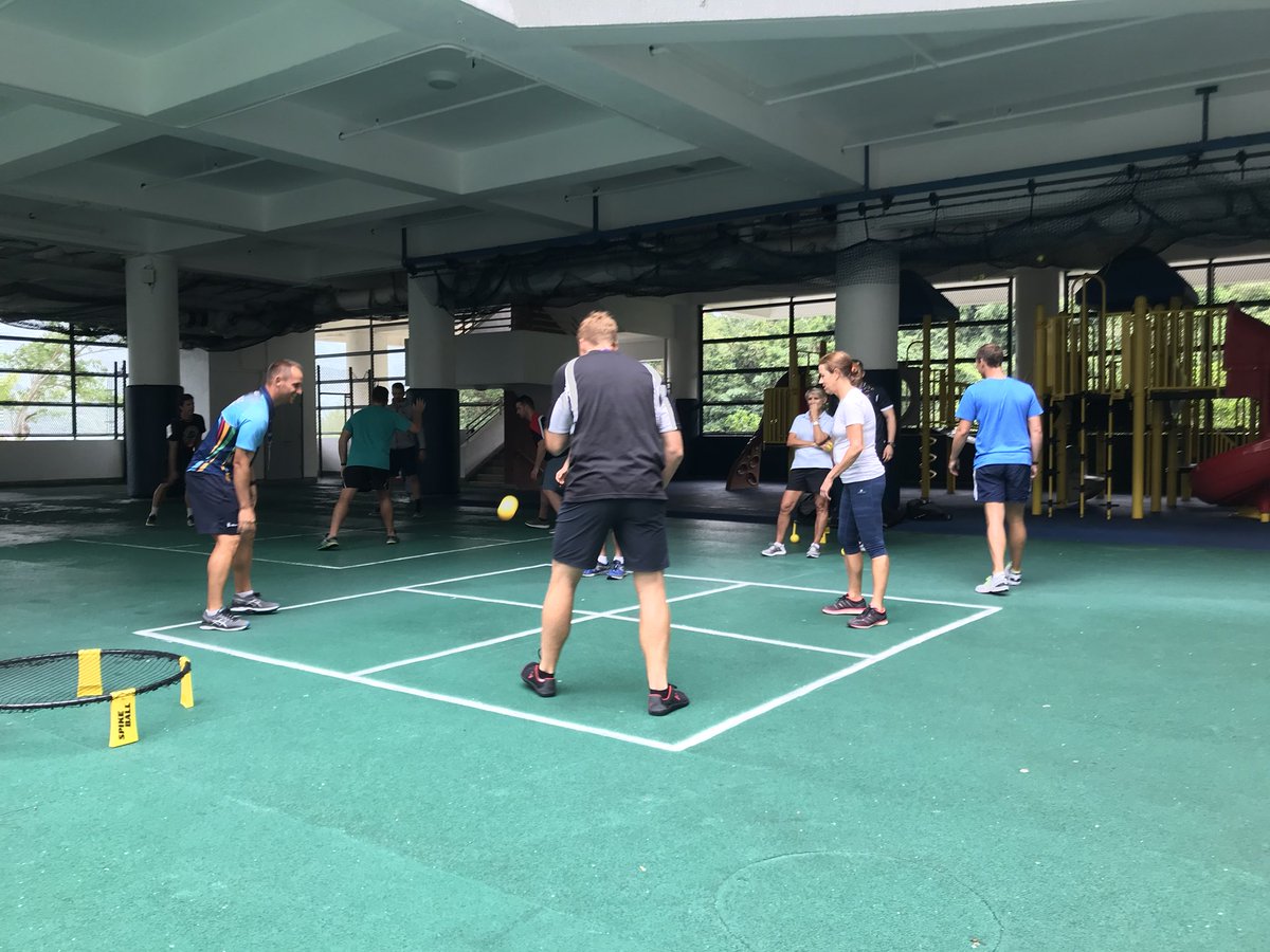 MissBsPE's tweet photo. Gamification of #spikeball! Love this game @MrHairPhysEd @appecasia https://t.co/T92s3Q6Yfw