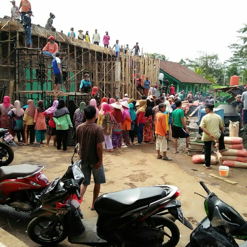 #ManfaatDanaDesa 
Kab #Ciamis 
Prov #Jabar
<a href="/jokowi/">Joko Widodo</a>
<a href="/EkoSandjojo/">Eko P. Sandjojo</a>
<a href="/anwsanusi/">Anwar Sanusi</a>
<a href="/taufikmadjid71/">IG : taufik.madjid</a>
@fachrilabalado
<a href="/KemenkeuRI/">#UangKita</a>