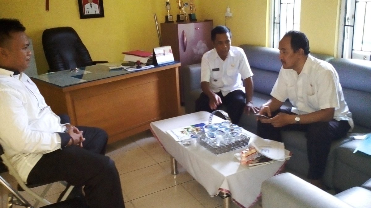 GusgusSoegara's tweet photo. Kujungan @KemenDesa Monev terkait Pembangunan @embungdesa Kab. Sukabumi #Jabar #ManfaatDanaDesa @jokowi @EkoSandjojo @anwsanusi @taufikmadjid71 @fachrilabalado @KemenkeuRI https://t.co/kSuMYFqCOX