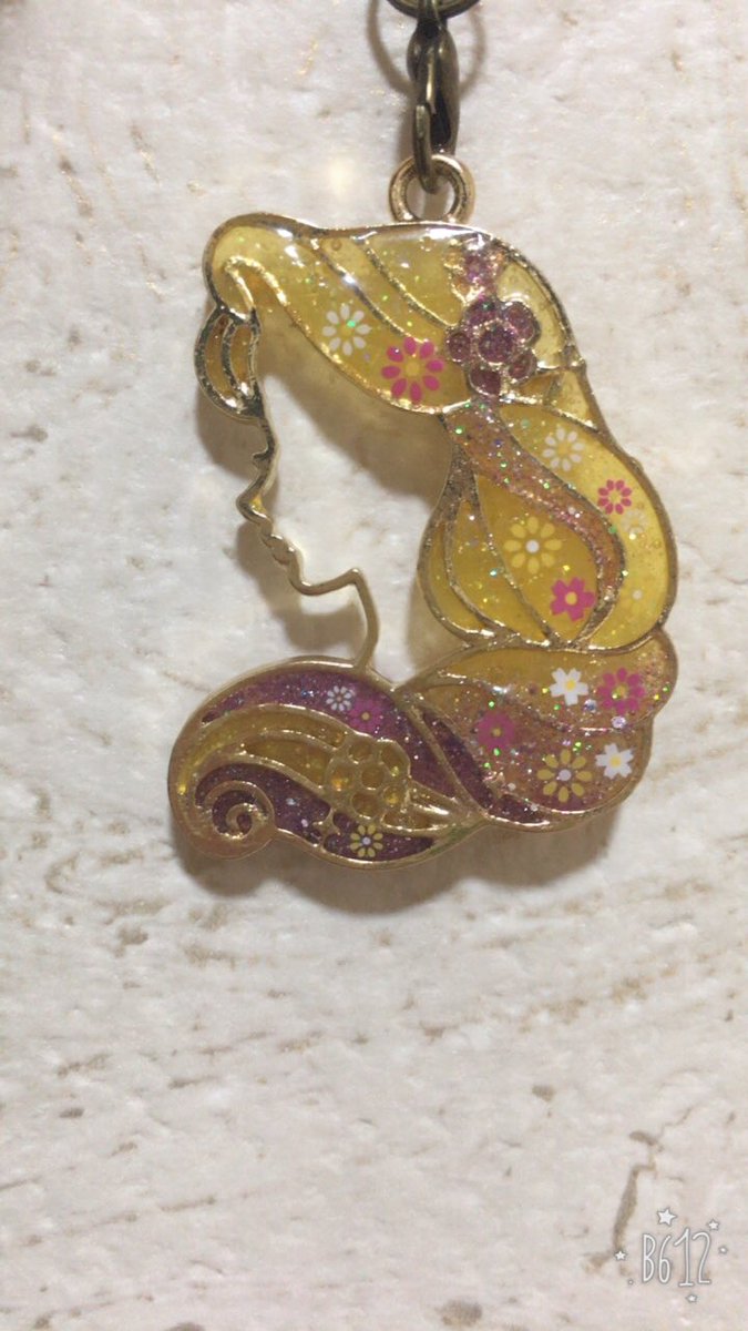 おシラフ 舞浜ハンドメイド部 レジン好きさんと繋がりたい ラプンツェル ディズニープリンセスの枠は作るの難しいけど 可愛く出来る 今までで一番綺麗に出来た なぜ畳で写真撮った