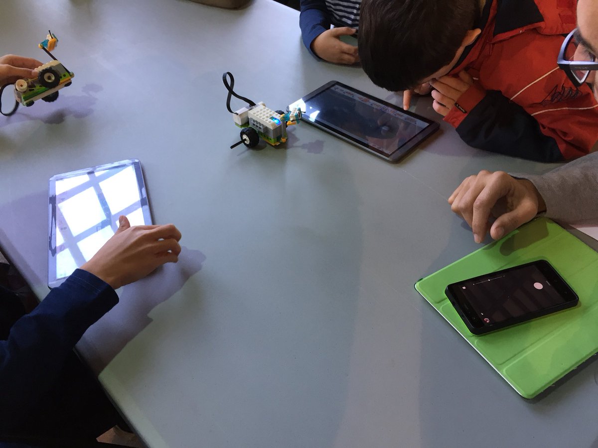 dbeltra3's tweet photo. Jornada de robòtica a Igualada al @anoiatasttech https://t.co/pmVbvtZfih