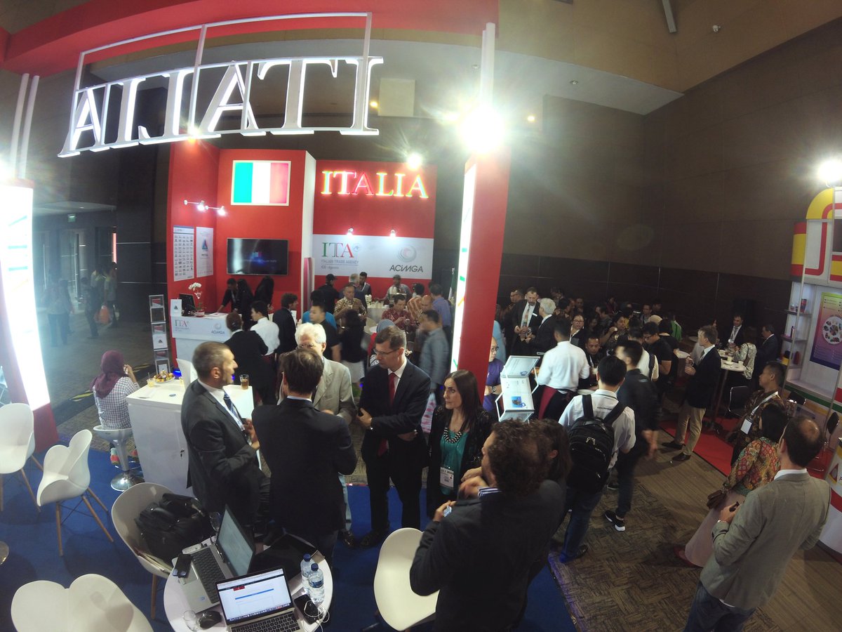 ITAJakarta_'s tweet photo. Successful event by @ITAJakarta_ at Italian Pavilion #PrintechIndonesia. 120 Indonesian Cos attending and meeting Italian exhibitors.Guests are welcomed by Trade Commissioner A. Liberatori,Ambassador of Italy V. Sandalli, Acimga &amp; 2 Indonesian associations' Presidents @pamerindo https://t.co/kdgma2wn3S