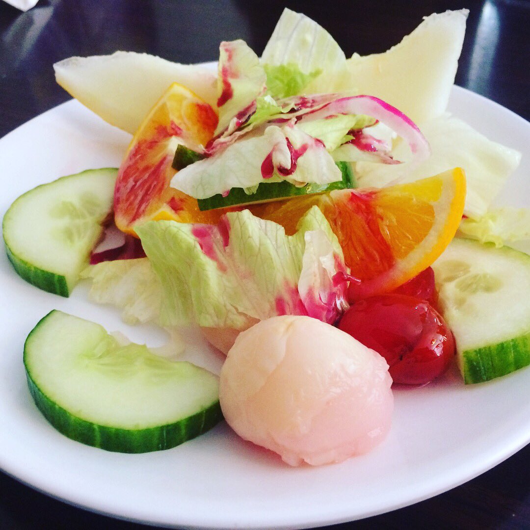 melky_kay's tweet photo. Hi Chef 👨‍🍳 @GordonRamsay how do you think of my fruit platter with salad? https://t.co/DqccEPEcfP