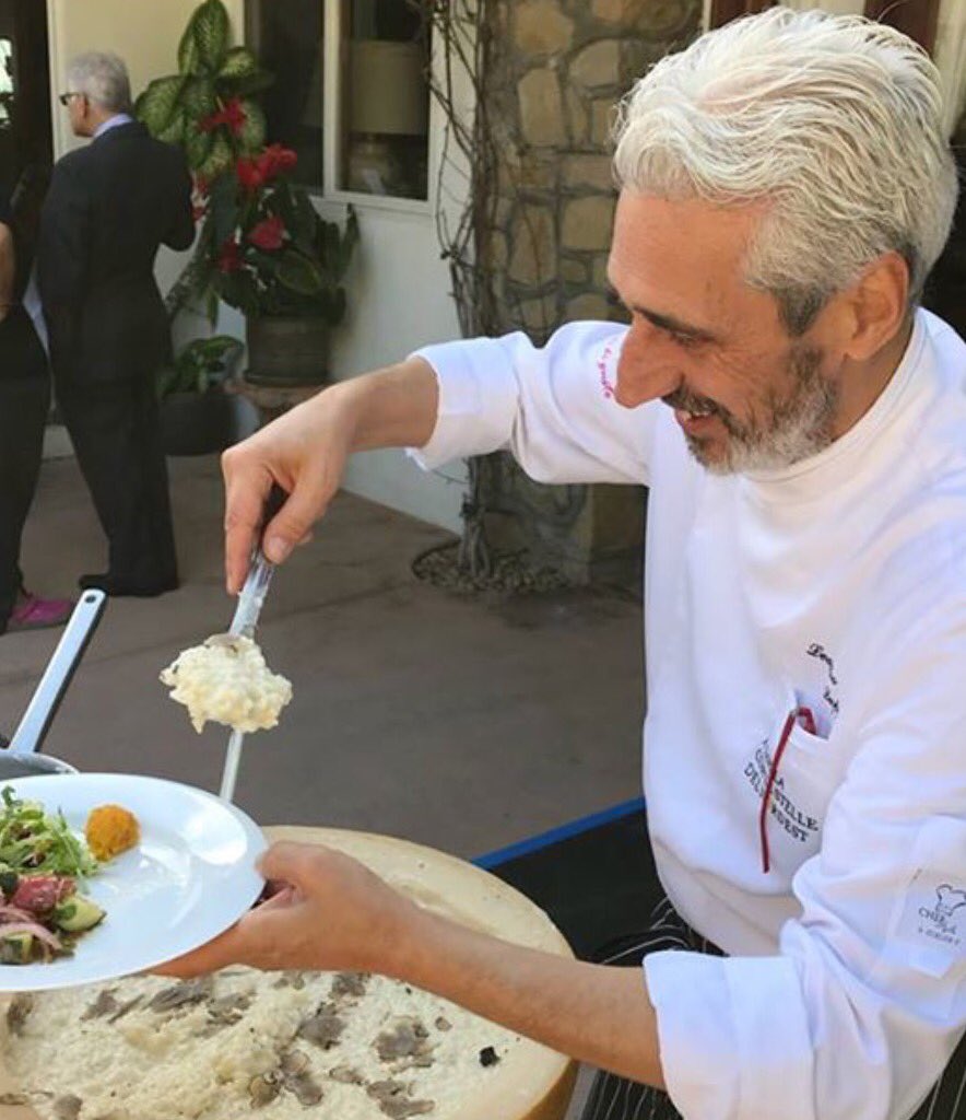 ItalyinLA's tweet photo. ⭐️👨🍳 #LeandroLuppi starring at an exclusive reception organized by the CG @verde_cgla at his residence. #WorldWeekOfItalianCuisine, a prestigious showcase to promote great Italian food and national DOP products and to contrast Italian Sounding food plagiarism #ItalianTaste https://t.co/dawLnzxcr2