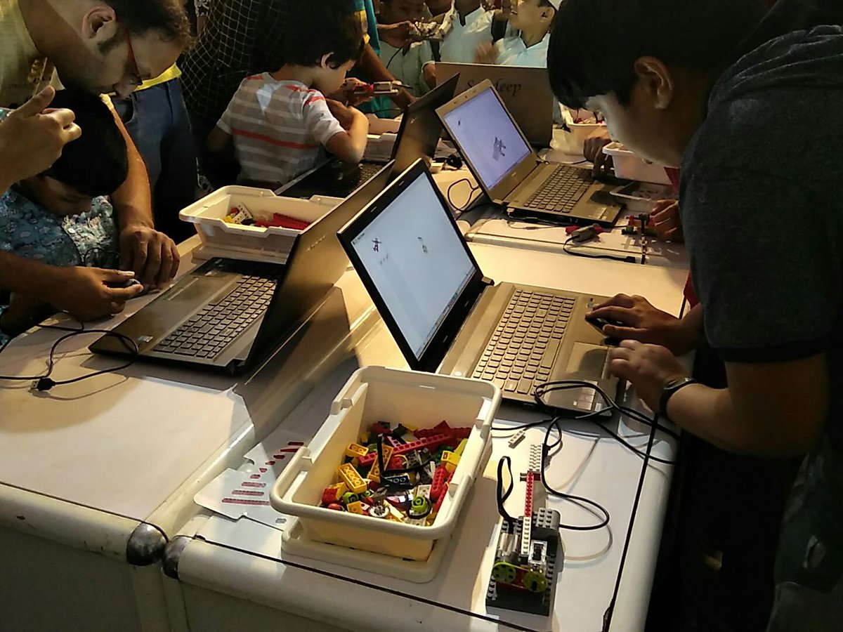 makewithWP's tweet photo. Learning about robotics with Legos. An elegant combination of fun and innovation. @blrtechsummit @MakerTour @makersasylum @makerfaire #MFB2017 https://t.co/tpKoAvrxob
