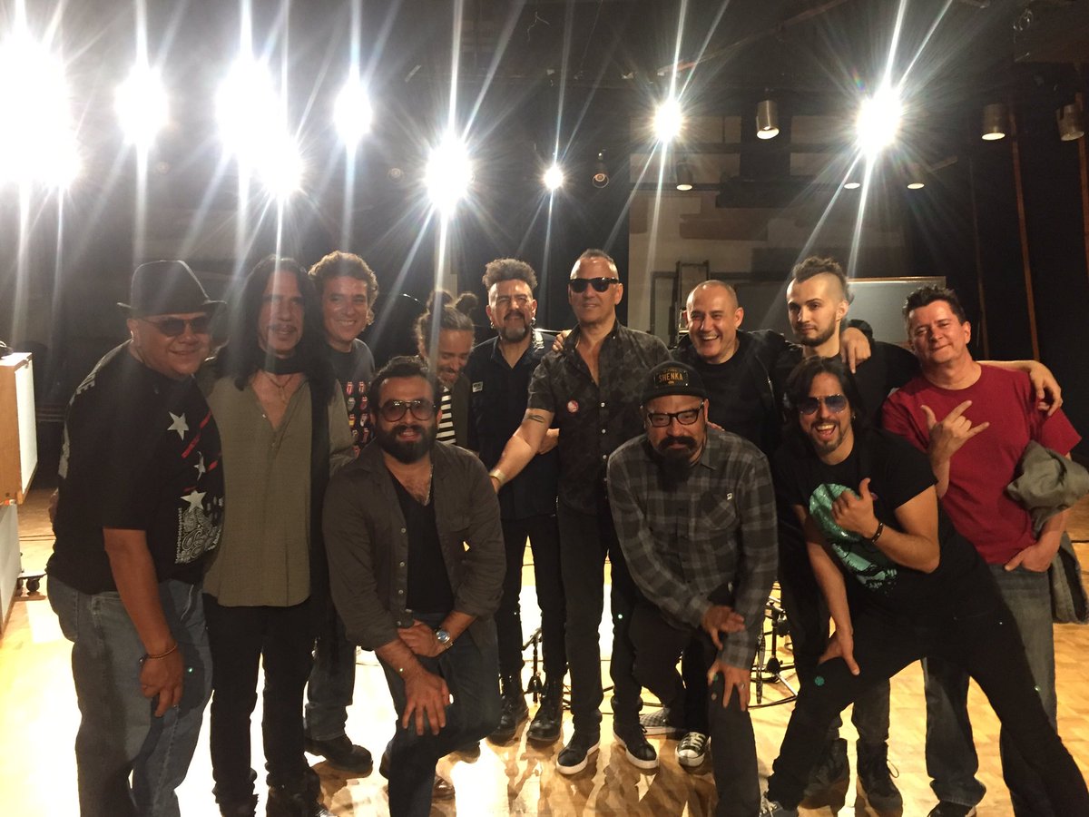NeonRockOficial's tweet photo. Gracias @piropemx!! Que gusto compartir la música con esta bandota! https://t.co/JqYCePunHt