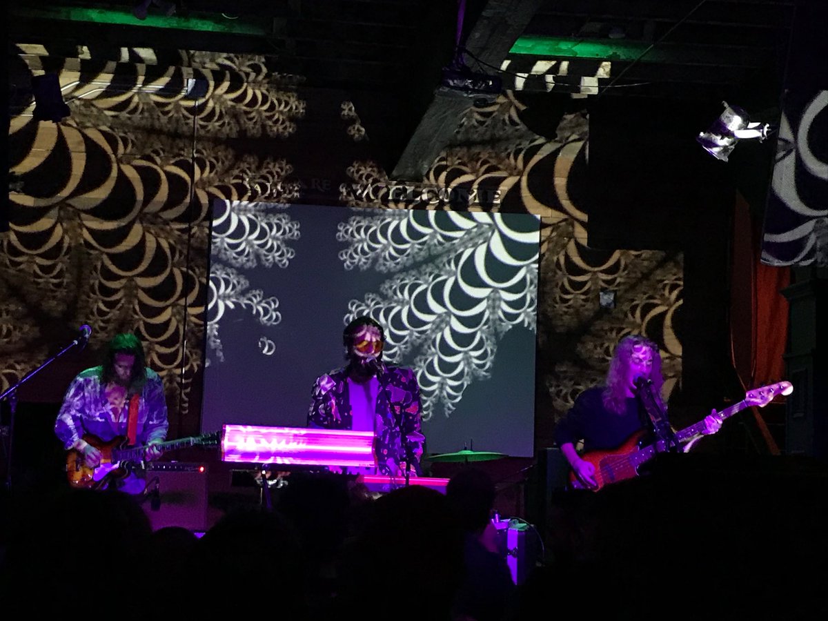 TheCloudsAreGhosts tweet media