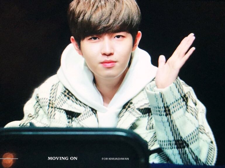 Movingon0527's tweet photo. 171118  #김재환 #재환 😭💦💦 https://t.co/SEXdyPDk6T