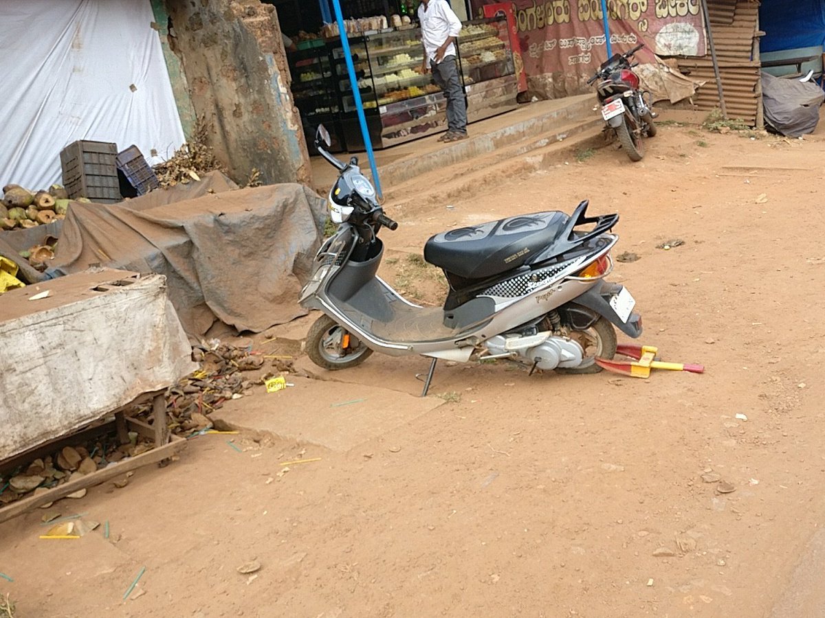 Parked in No parking area. Locked. Fine but How long can you wait??