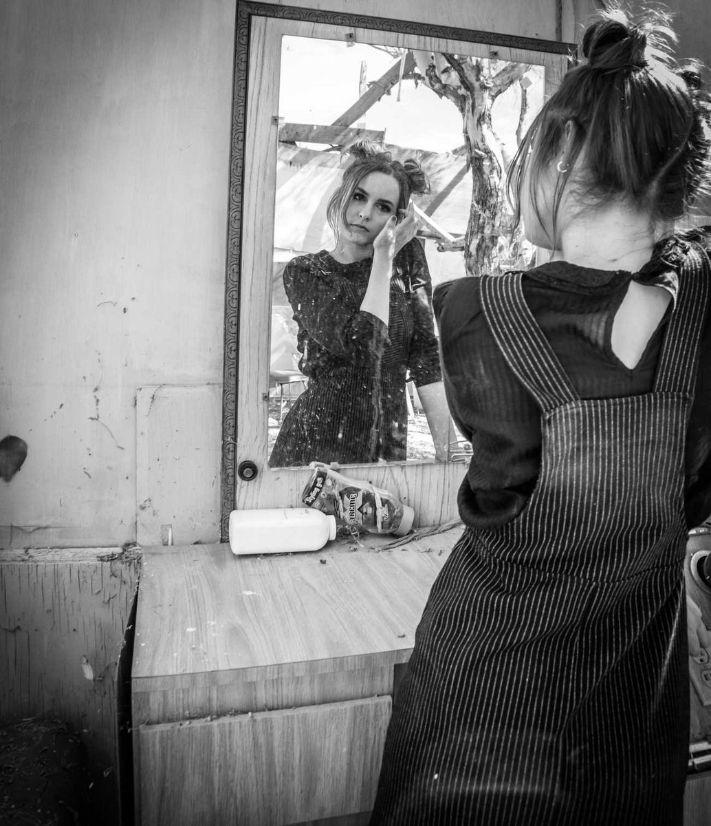 mendlerarg's tweet photo. Today 11/18/17 we celebrate the first anniversary of #Nemesis! First EP of @bridgitmendler. ¡Happy year to this incredible work! https://t.co/QnbYscYizA