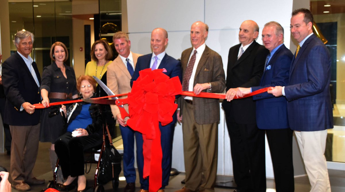 Southern Motors Acura celebrates opening dlvr.it/Q1Yxl9