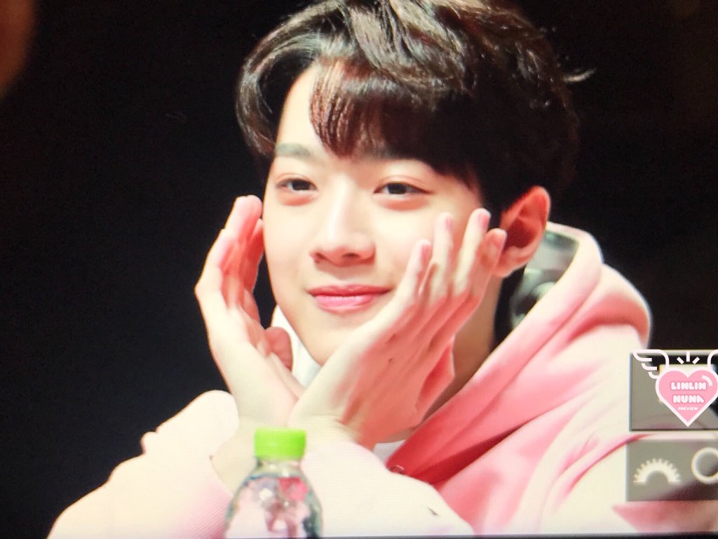 linlinx923's tweet photo. 171118 🌸관린꽃이 피었습니다 🌸 #LaiKuanlin #라이관린 #賴冠霖 #워너원 https://t.co/50RbCB65FE