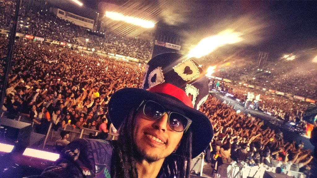 LaVaganciaec's tweet photo. Indescriptible tanta felicidad que sentimos al pisar el #ForoSol en #CDMX junto @ladecadentes  feliz #30Aniversario! https://t.co/lY1nhxXR2j
