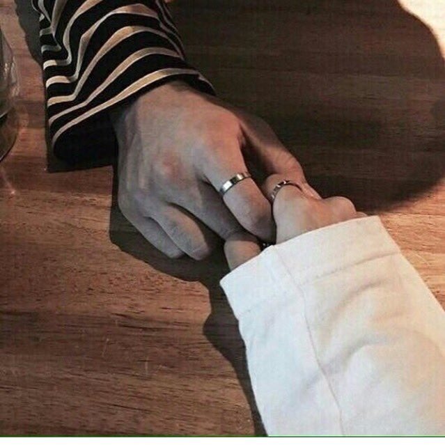 bestpromogems's tweet photo. ugh these hands... this is so vmin just saying,, https://t.co/8TjHD2PqOO