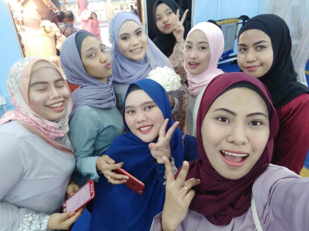 _sitiarbayah's tweet photo. Congrats babe sekali lafaz! #husnaXalan #exclassmate ππ https://t.co/u0pW4cwPzJ