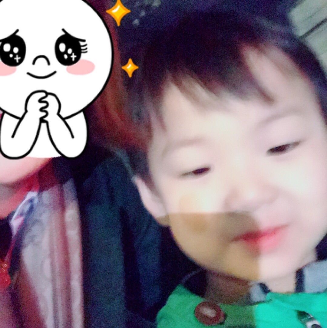 SongManseTH's tweet photo. [Fantaken] แฟนๆเจอสามแฝดที่ปารีสเมื่อวานนี้ค่ะ 🤗❤️ #songtriplets #daehanmingukmanse ©cinryyyyyy_l https://t.co/WIgJa4FOVJ