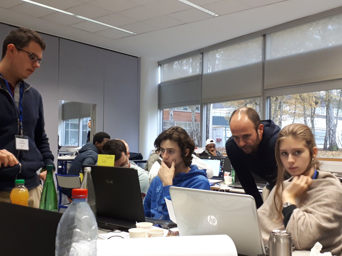 Leloch9's tweet photo. Petite séquence de coaching pitch!!!
@smartharopa #SPH2017 https://t.co/jxdtKzrBz7