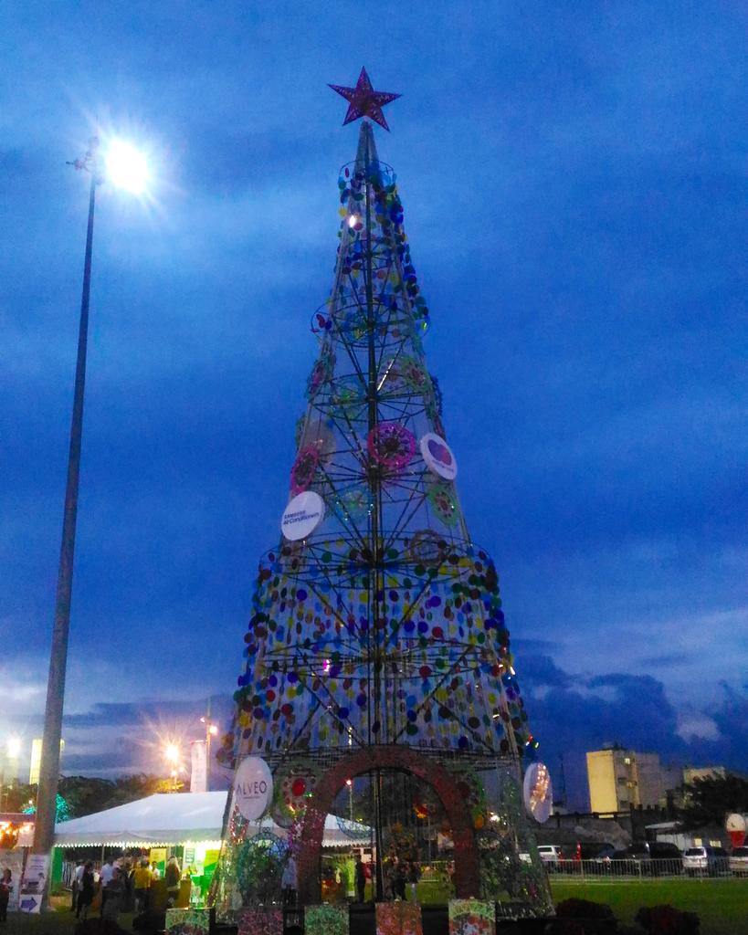hideoutmanila's tweet photo. Circuit Makati Popup event and Christmas Tree Lighting! https://t.co/z9Bo60TSTI