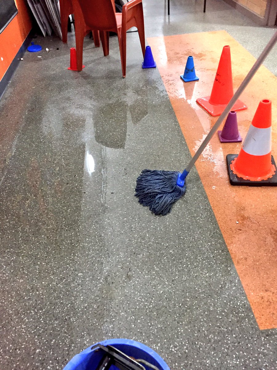 WPSRedevelop's tweet image. In a perfect illustration of why government needs to invest in the #Westgarth Primary redevelopment, the school roof had a major leak on polling day.

#NorthcoteVotes #NorthcoteByElection #Northcote #SpringSt