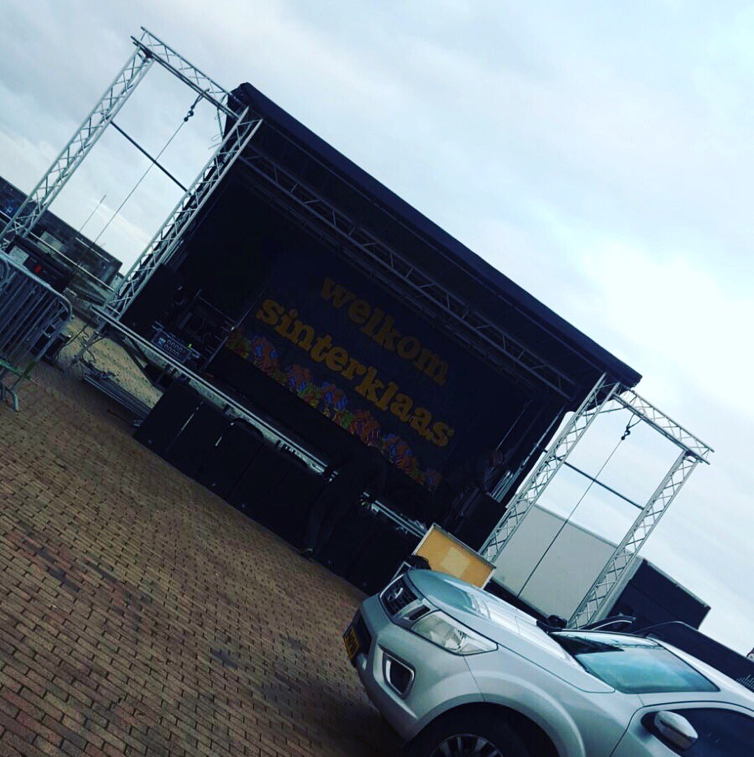 stagecompanyEU's tweet photo. Opbouw Stage30 met #btv #lelystad #sinterklaasintocht2017 https://t.co/10tKtlGfRC