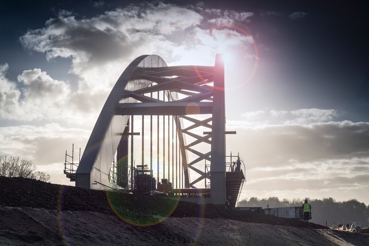 ProRail's tweet photo. Dag 2, de dag van dé draai. Alweer een spannende dag. In goede handen van ProRail, @BAMInfra_nl en #HSMSteelStructures. https://t.co/LM3pBDiaLf https://t.co/4zjhpRdAzQ