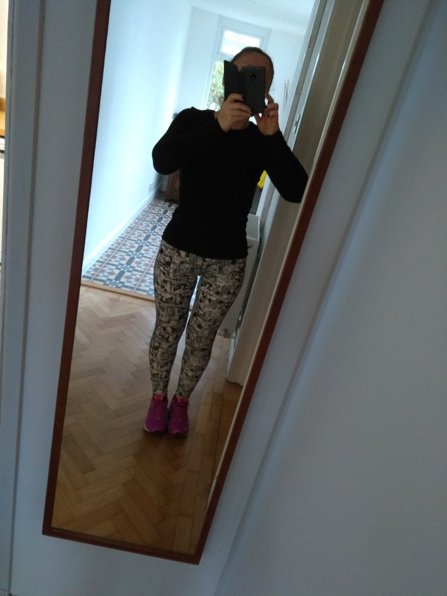 jayneycee's tweet photo. Comic book leggings for this morning's run #go40 https://t.co/QxPluhphKL