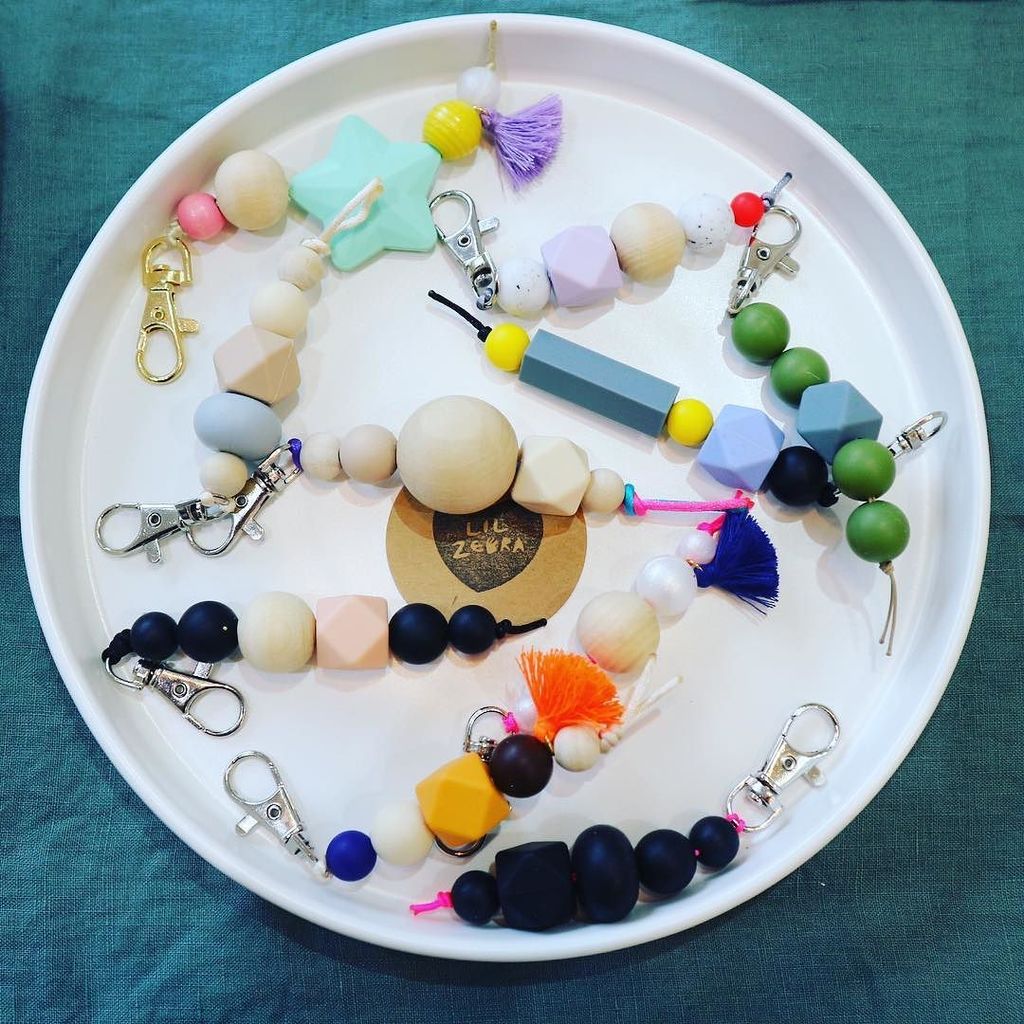 lilzebrainfo's tweet photo. So many different possibilities! Come make your own! We are still here till 2000 #siliconekeychain #kidscrafts #クリスマスワークショップ #ワークショップ https://t.co/Z1EpXWWOKq https://t.co/su8gmoCDoN