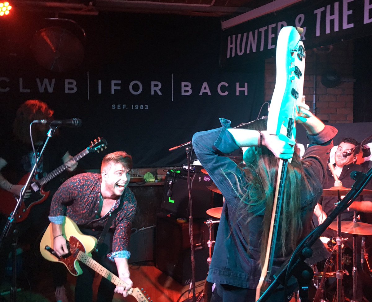 Clareybabes's tweet photo. @HunterTheBear always a bit on edge before I hear new songs but OMG I LOVED them! Instantly! Well done, proud fan, need to learn the words, #emoshe 🤘🏼🎸🐻👏🏻 looking forward to tonight in Bristol! https://t.co/urmsth5Yks