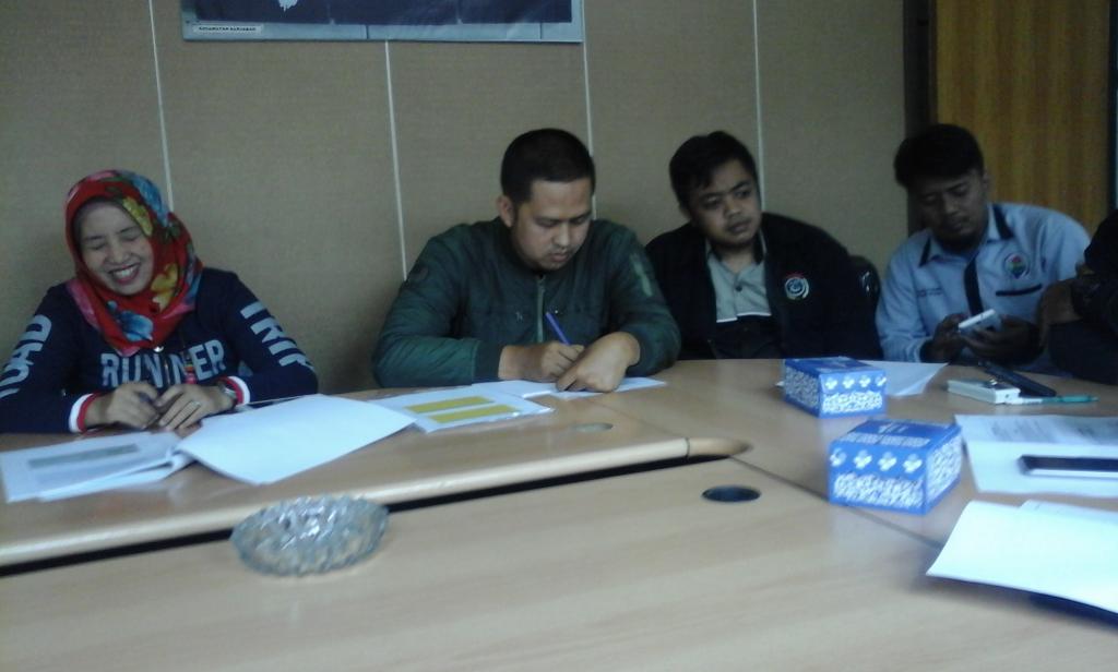 Musyawarah bersama TPID Kec Banjaran
#ManfaatDanaDesa
#JawaBarat
<a href="/jokowi/">Joko Widodo</a> <a href="/KemenDesa/">Fast Track Travel</a> <a href="/AhmadErani/">Ahmad Erani Yustika</a> <a href="/KemenkeuRI/">#UangKita</a>