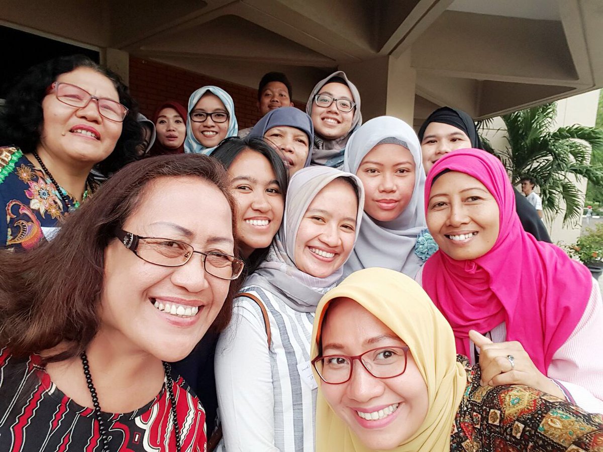 Iprahumas's tweet photo. 1. Hai Sobat Humas, ini aktifitas 55 prahum dari seluruh saat weekend (18/11). Yap! Berbagi di #AHI bareng #PCLAN dan #IvanCoach @djikp @LAN_RI https://t.co/5EpRQIY6iG