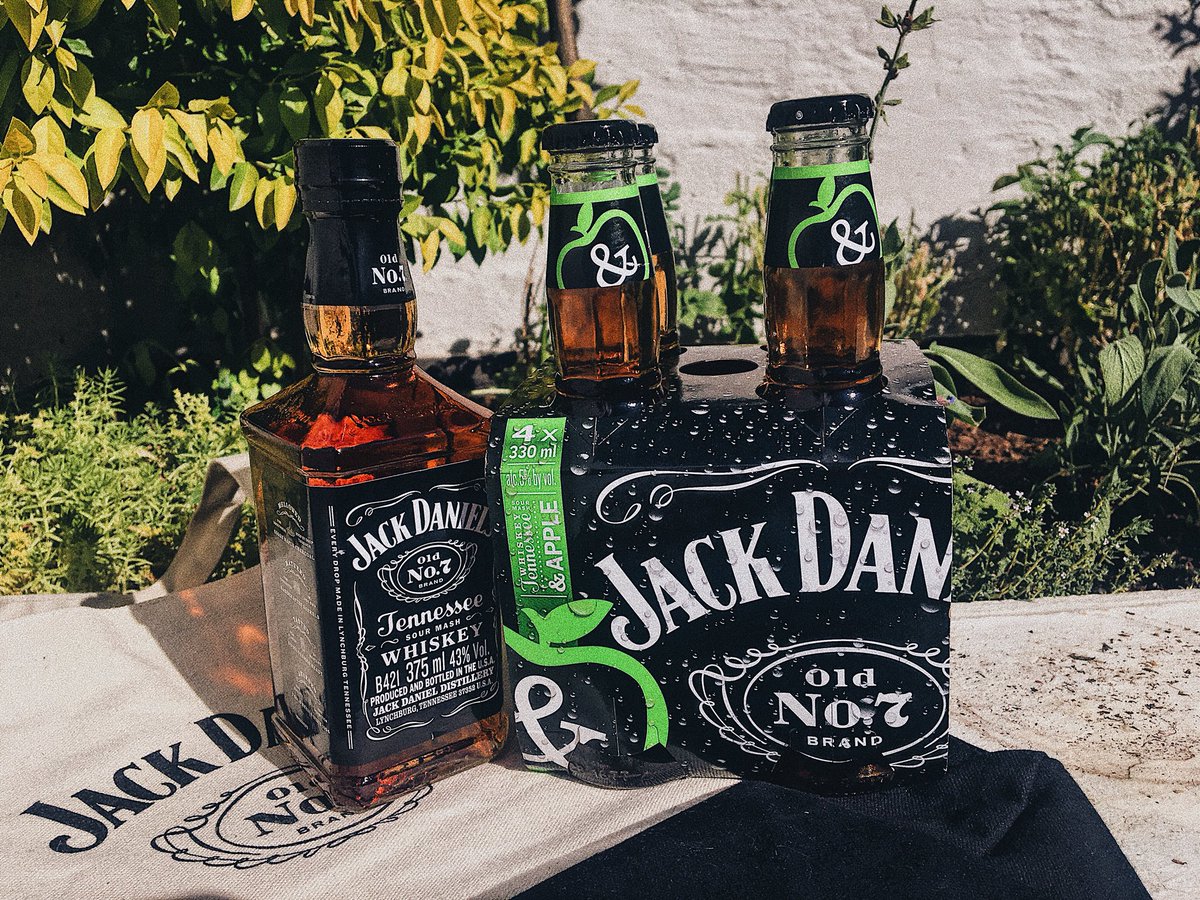 nexphobic's tweet photo. We’re spending The Weeknd with Jack 🥃🍏 #jackdaniels #whisky https://t.co/gUEraKAqZ1