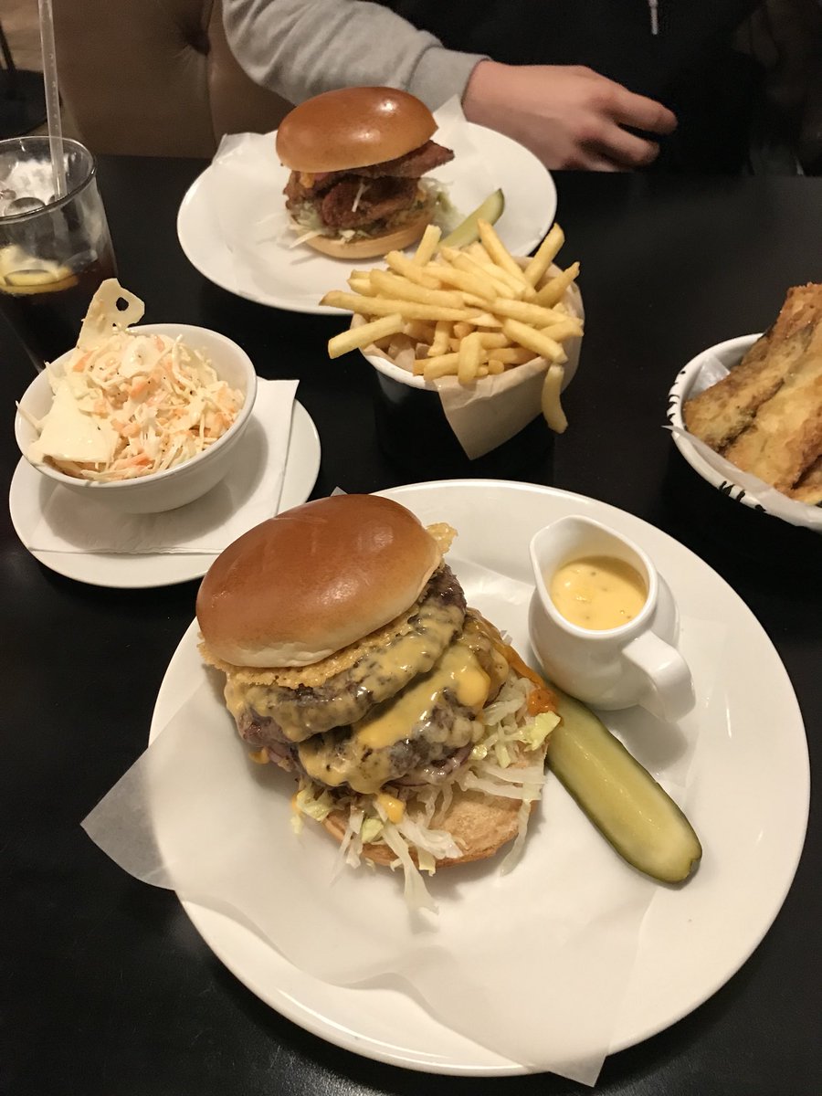 ndrw83's tweet photo. Diet’s going well #byron #cheesemeup https://t.co/KePwXktbQy