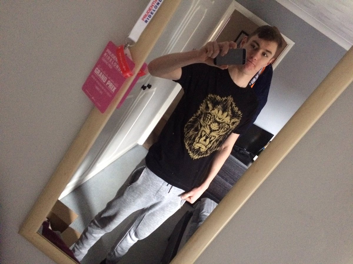 BradDransfield's tweet photo. @ProSyndicate @SyndicateOG @LifeOfTom #riotlion #subscribed. ep.400tho 😱😱, merch drop https://t.co/hbNu24j3hX