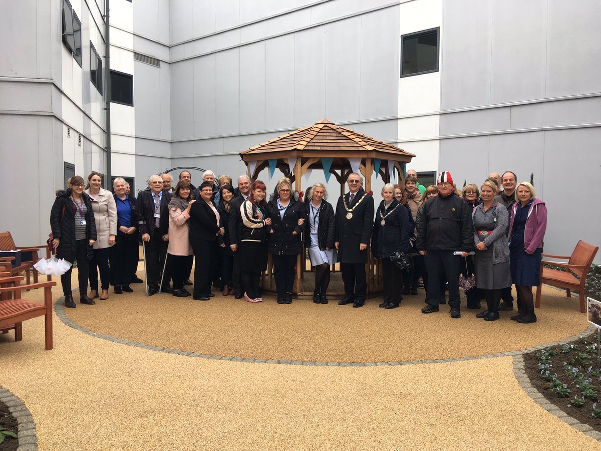 A lovely afternoon opening the second dementia garden at Broomfield Hospital. Thank you to all the volunteers and donors! @MEHTSustainabi1